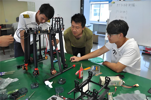 无人机超控与维修